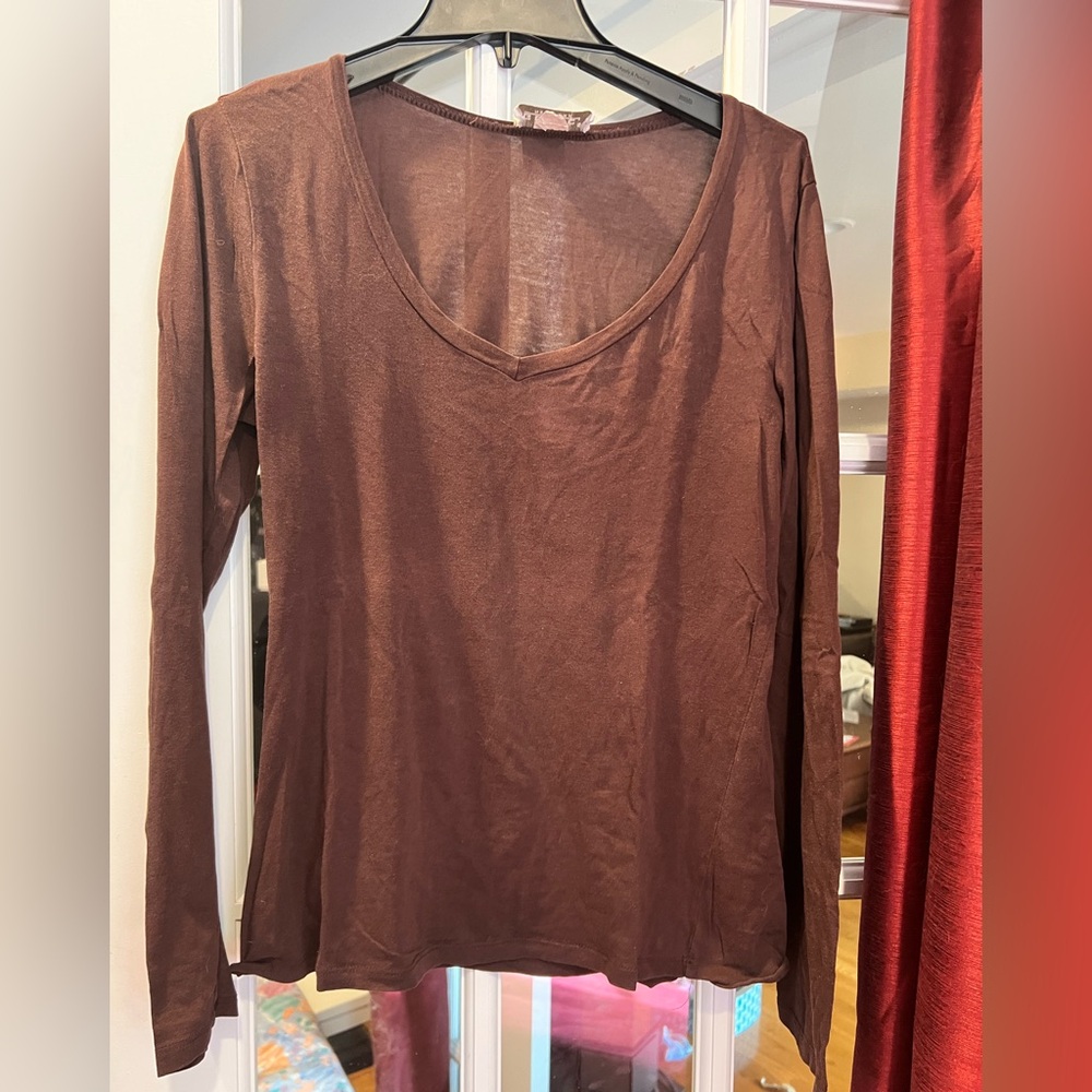Women’s Long Sleeve V-Neck Tee in Brown